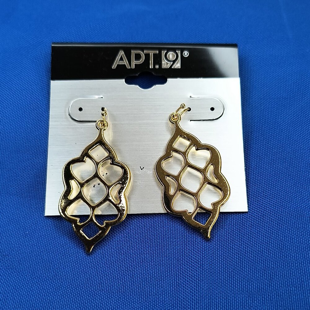 Quatrefoil Flower Geo  Shape Dangle Drop Hook Earrings Gold Tone Metal Casual
